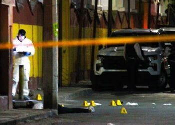 Grupo armado dispara e incendia negocio de alcalde electo en el centro de México