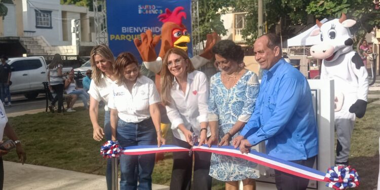 Carolina Mejía inaugura parque Los Corales en el Distrito Nacional
