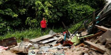 El Salvador mantiene a más de 3.800 personas evacuadas en albergues y reduce la alerta