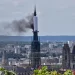 Se incendia la aguja de la catedral de Rouen, en Francia