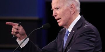 Biden condena ataque contra Trump y se alegra que esté "bien"