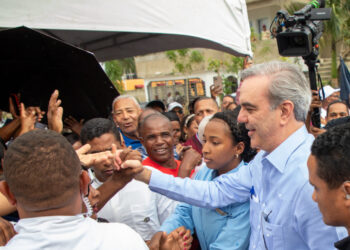 Abinader inaugurará 5 obras y entregará títulos de propiedad en SDE