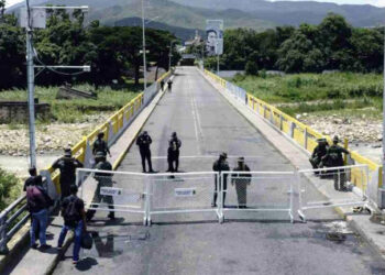 Gobierno de Venezuela cierra por decreto sus fronteras previo a las elecciones