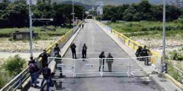 Gobierno de Venezuela cierra por decreto sus fronteras previo a las elecciones