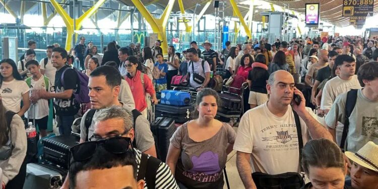 Apagón mundial de Microsoft afecta vuelos y servicios suspendidos
