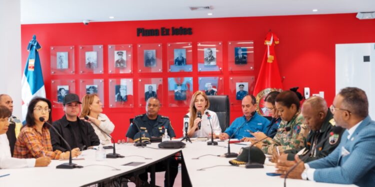 Alcaldesa Carolina Mejía instruye acciones operativas ante el paso del huracán Beryl