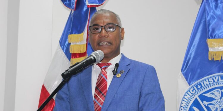 Decano UASD apoya resolución que regula uso del lenguaje en los medios