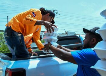 Comedores Económicos realiza entrega  raciones crudas y cocidas en Villa Vázquez