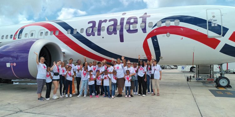 AERODOM y Arajet dan la oportunidad a niñas de conocer un aeropuerto y montarse en avión por primera vez
