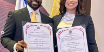 Esposos Kimberly Taveras y Jheyson García reciben certificados los acredita como diputados