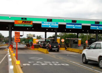 Restablecen los servicios del peaje de Las Américas tras ser impactado por un rayo