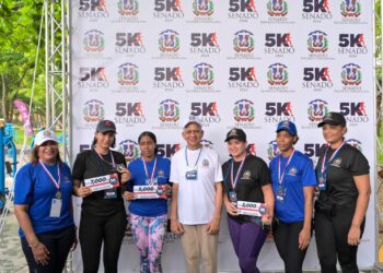 Primer Maratón 5K del Senado lo conquistan los colaboradores Luis de los Santos y Edilania Pichardo