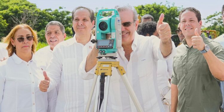 Abinader y Ministro Bonilla inician construcción de Hospital Traumatológico de San Cristóbal