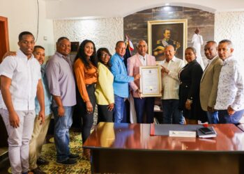 Diputado Julito Fulcar es reconocido por Ayuntamiento de San Cristóbal