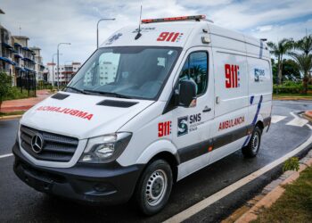 911 coordina rescate de náufragos en Playa El Pescador, Guayacanes, SPM