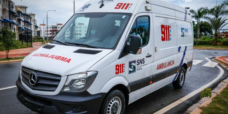 911 coordina rescate de náufragos en Playa El Pescador, Guayacanes, SPM