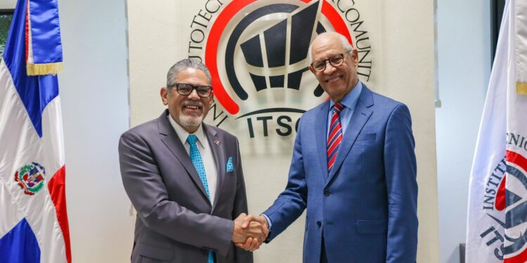 José Ramón Holguín Brito, asume como nuevo rector del ITSC