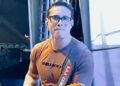 El cantante brasileño Ayres Sasaki murió electrocutado tras abrazar a una fanática