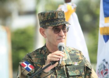 Dejan varado en Guatemala  al ministro de Defensa y su comitiva por sobreventa de tickets 