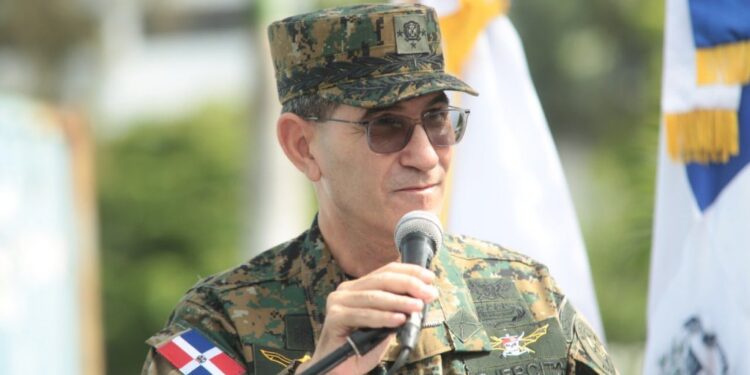 Dejan varado en Guatemala al ministro de Defensa y su comitiva por sobreventa de tickets