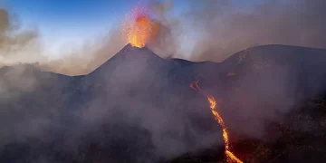 Elevadas las alertas de los volcanes italianos Etna y Estrómboli