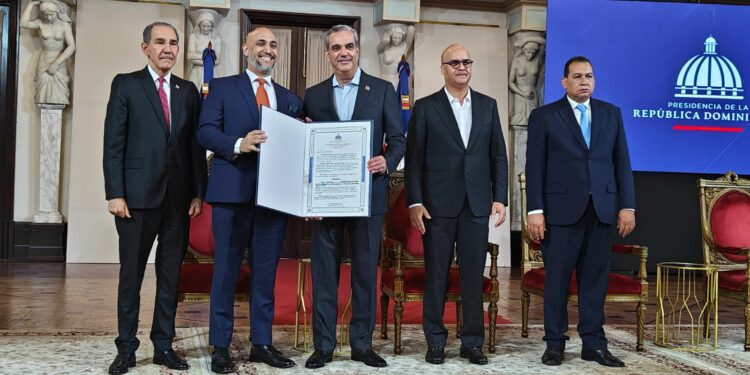 Instituto OMG recibe certificación por cumplir con Evaluación Quinquenal de MESCyT