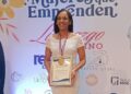 Periodista y directora de la fundación “Mejor es Dar” recibe reconocimiento "Liderazgo Femenino"