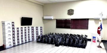INPOSDOM recibe donación de equipos electrónicos de la Unión Postal Universal