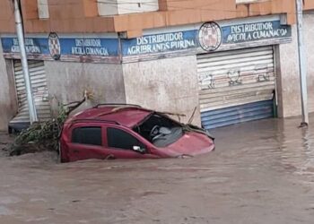 Huracán Beryl provoca el desborde de un río en el estado de Sucre, Venezuela