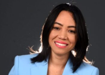 Periodista Cristal Acevedo pondrá a circular libro sobre estrategias para crisis de comunicación