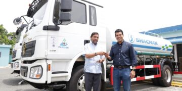 INAPA recibe 2 camiones cisterna para suplir agua potable como parte del proyecto PARGIRH