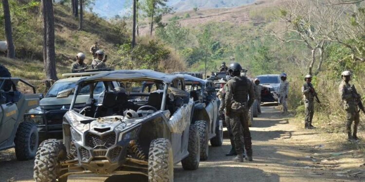 Ministro de Defensa recorre de norte a sur frontera domínico-haitiana