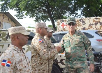 Ministro de Defensa realiza recorrido de supervisión desde Montecristi al comendador