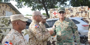 Ministro de Defensa realiza recorrido de supervisión desde Montecristi al comendador