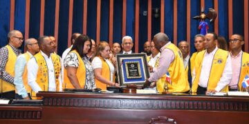 Club de Leones Cotuí reconoce al presidente del Senado por sus aportes y labor social en su provincia