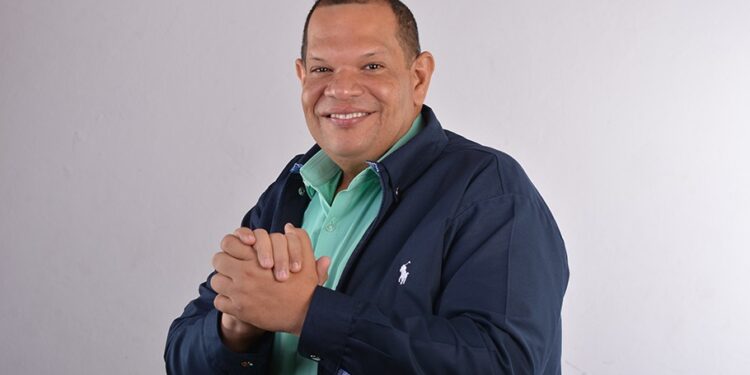 Exalcalde Carlos Guzmán formaliza declaración jurada de bienes en Cámara de Cuentas