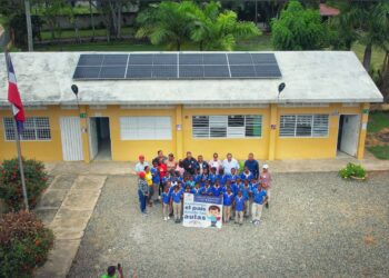 CNE lleva paneles solares a escuelas del municipio Guerra