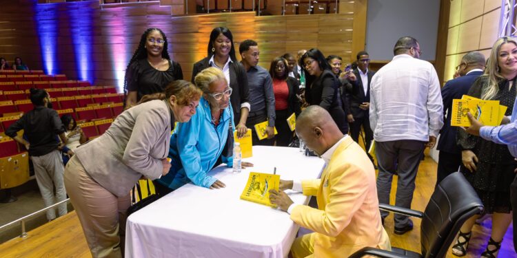 El Geopolitógo y maestro catedrático Jephté Lamy, pone en circulación libro