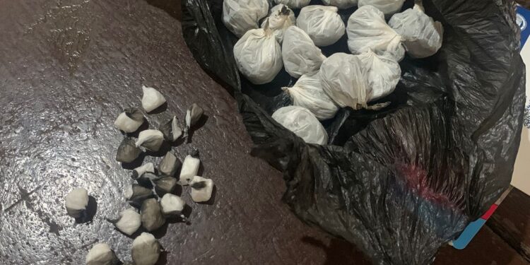 Policía interviene varios puntos de sustancias controladas en Monte Plata