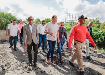 Alcalde Ulises Rodríguez informa gobierno terminará edificio del Cuerpo de Bomberos