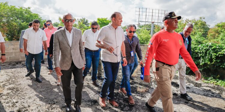 Alcalde Ulises Rodríguez informa gobierno terminará edificio del Cuerpo de Bomberos