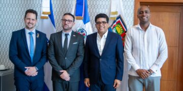 Embajada de Israel dona dos máquinas purificadoras de agua a Santo Domingo Este