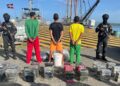 Ocupan 134 paquetes presumiblemente cocaína y apresan tres venezolanos a bordo de lancha
