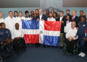 Abinader entrega Bandera Nacional y despide 57 atletas dominicanos rumbo a las Olimpiadas de París 2024