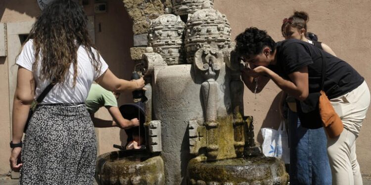 La ola de calor se intensifica en Italia con temperaturas superiores a los 40 grados