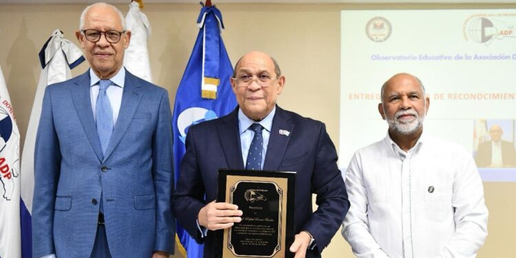 ADP designa Observatorio Educativo con el nombre del profesor Rafael Santos Badía