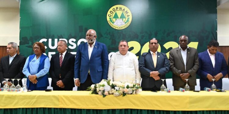 Roberto Fulcar dicta conferencia sobre “Liderazgo Trascendente” ante cientos de de dirigentes de COOPNAMA