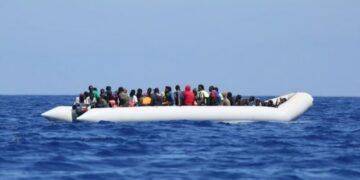 Mueren 40 inmigrantes tras incendiarse embarcación cuando partía de Haití