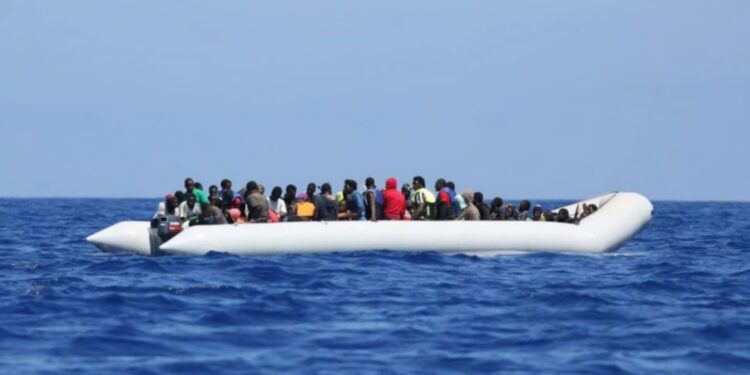 Mueren 40 inmigrantes tras incendiarse embarcación cuando partía de Haití