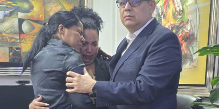 Entre lágrimas, abogadas Johanny Linares y Jessenia Dipitón piden perdón tras altercado en Palacio de Justicia  